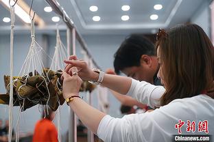 夸利亚雷拉：孔蒂并不局限于三后卫 对我来说他是顶级教练